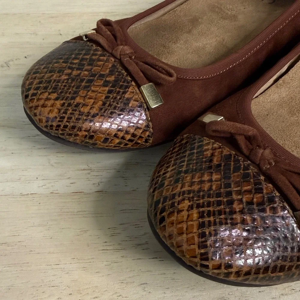 Vionic Minna Brown Suede Snake Toe Ballet Flats Orthotic Shoes Womens 7 359MINNA